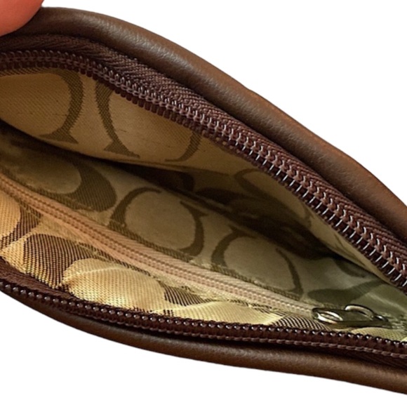 🆕🔥COACH SUPER CUTE&STYLISH CHOCOLATE BROWN&LIGHT BRONZE&LIGHT GOLD WRISTLET - Picture 8 of 11